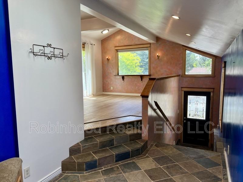 165 W Oak St - Photo 5 of 32
