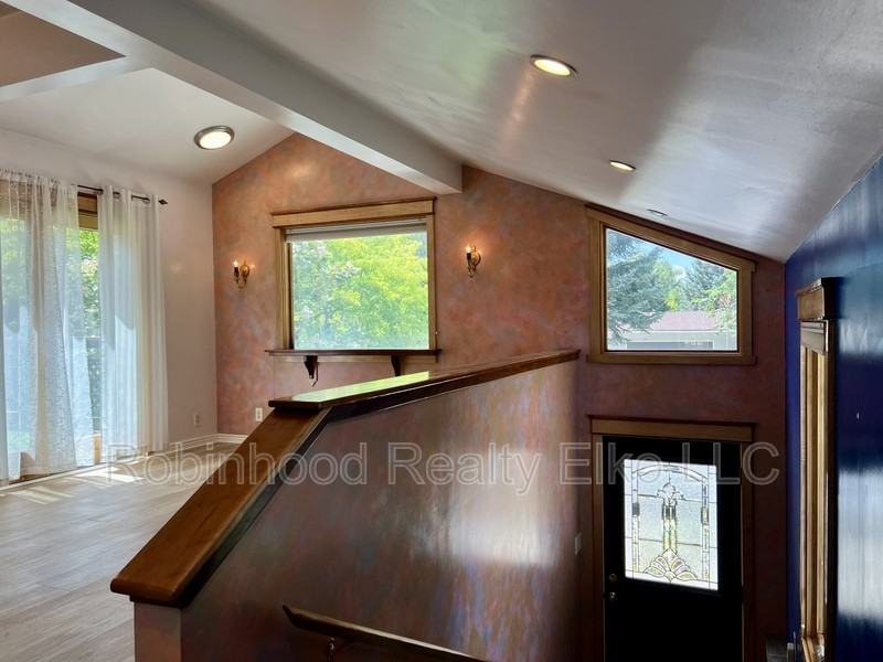 165 W Oak St - Photo 6 of 32
