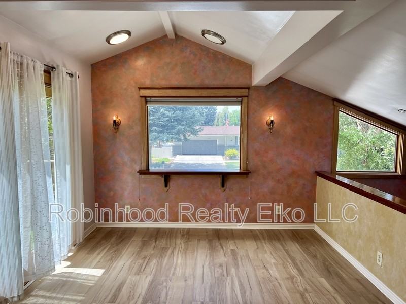 165 W Oak St - Photo 7 of 32