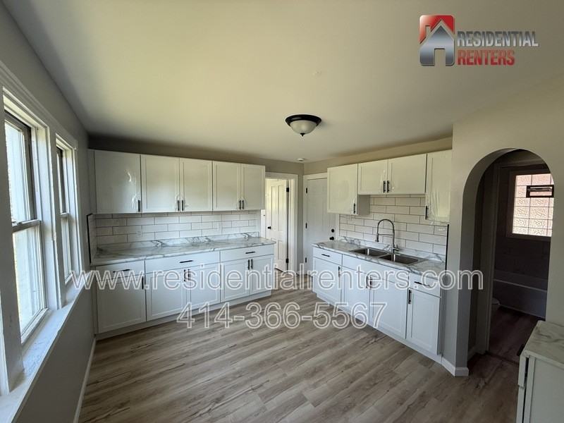 3351 N 6th St - Photo 4 of 10