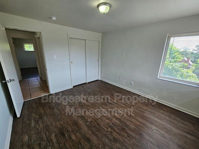917 Cherry Dr #6 - Photo 5 of 12