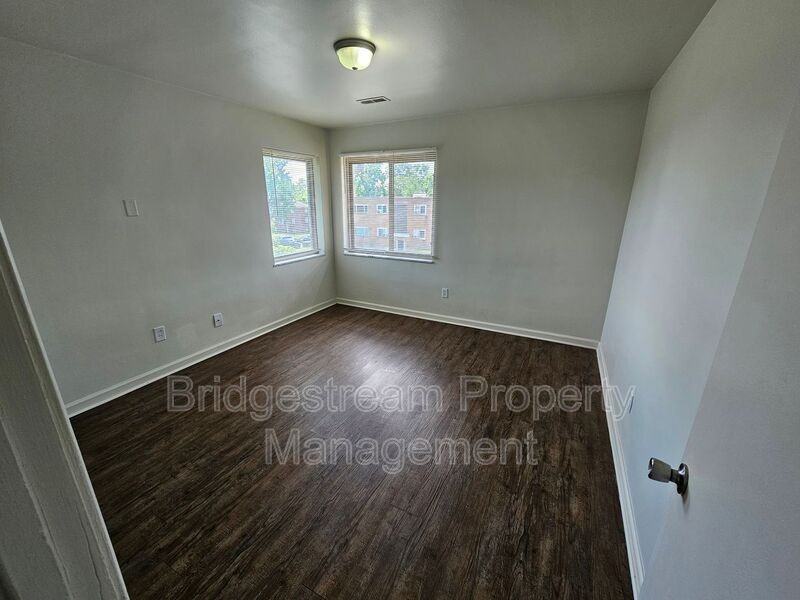 917 Cherry Dr #6 - Photo 6 of 12