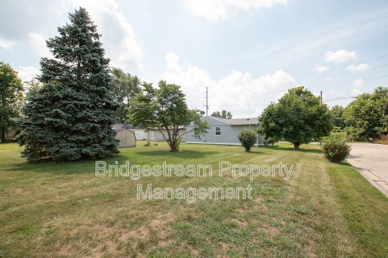 340 Walnut St - Photo 3 of 19