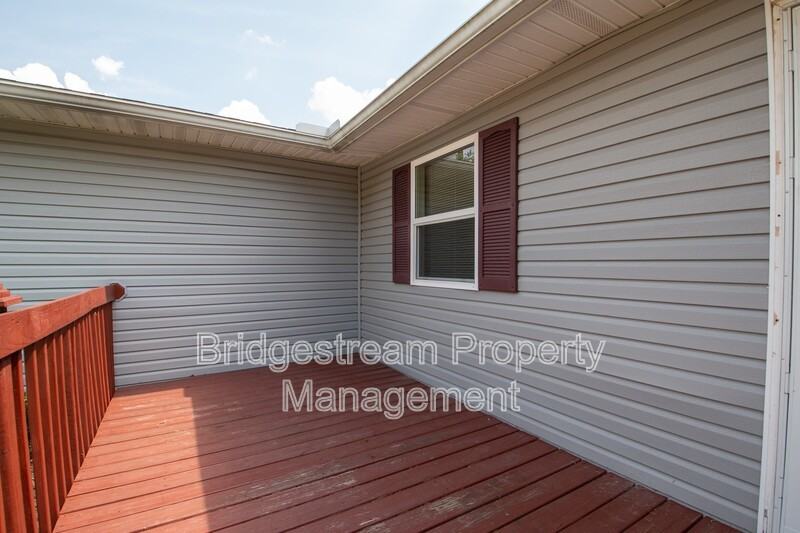 340 Walnut St - Photo 4 of 19