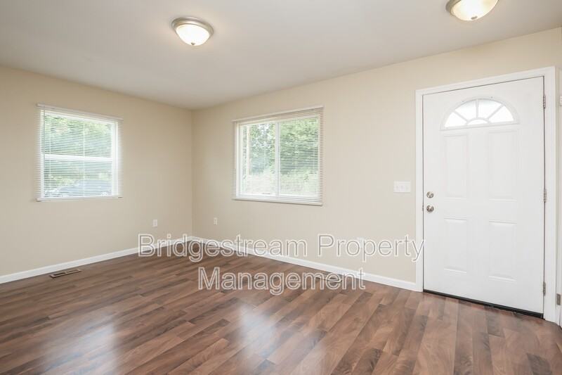 340 Walnut St - Photo 6 of 19