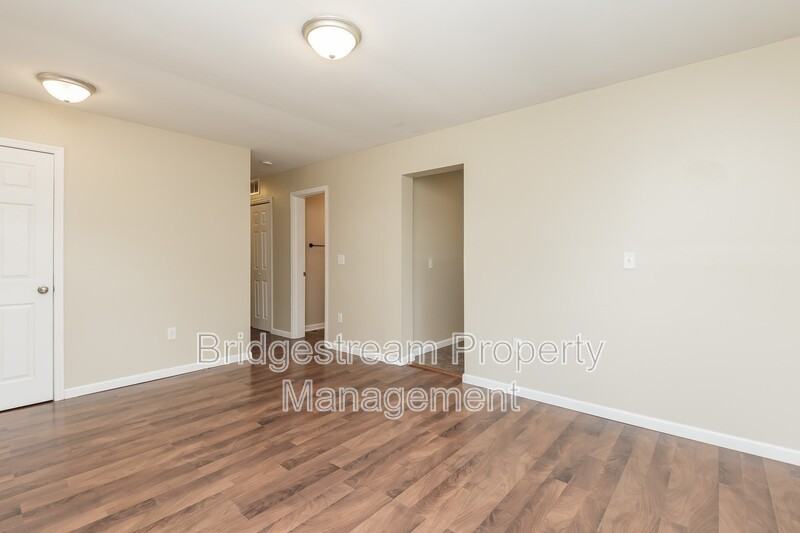 340 Walnut St - Photo 7 of 19