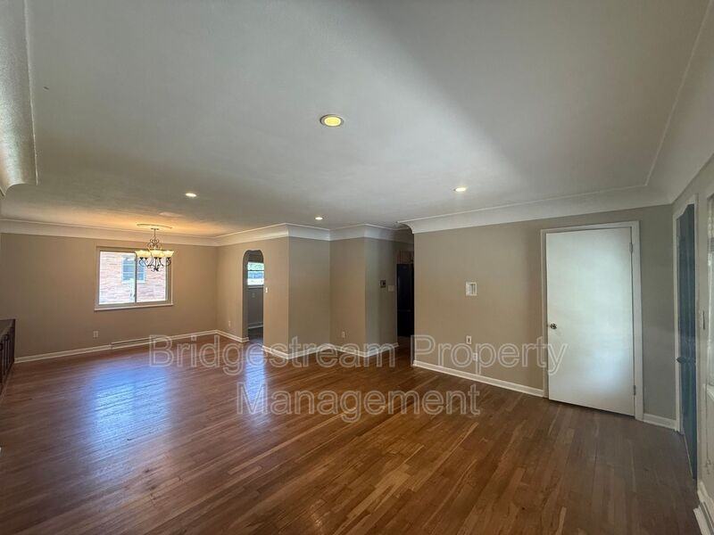 2708 Ater Dr - Photo 3 of 14