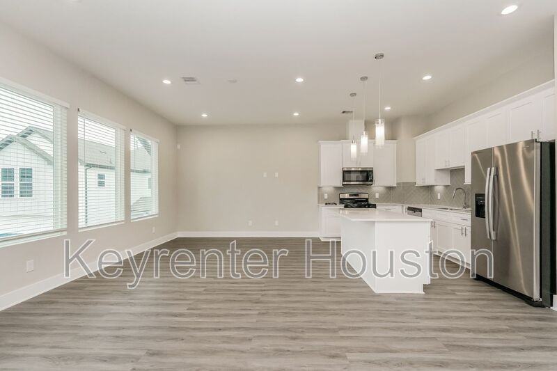 8318 Curry Rd - Photo 2 of 15