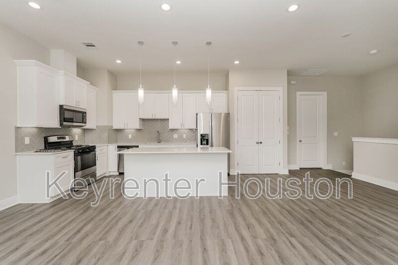 8318 Curry Rd - Photo 3 of 15