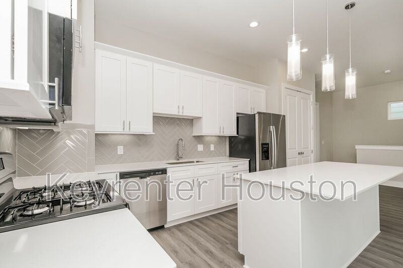 8318 Curry Rd - Photo 5 of 15