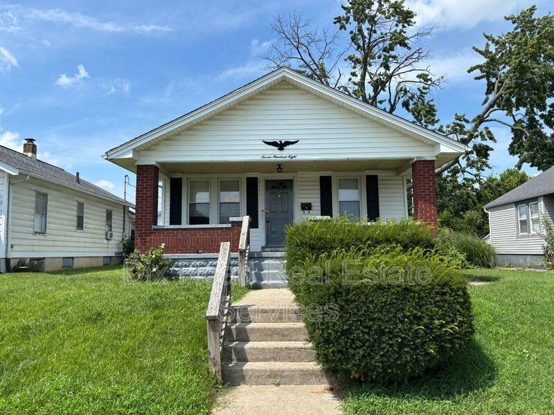 708 Webster Ave - Photo 3 of 22