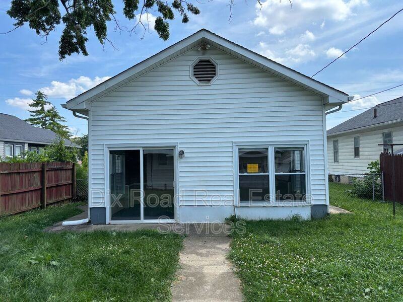 708 Webster Ave - Photo 4 of 22