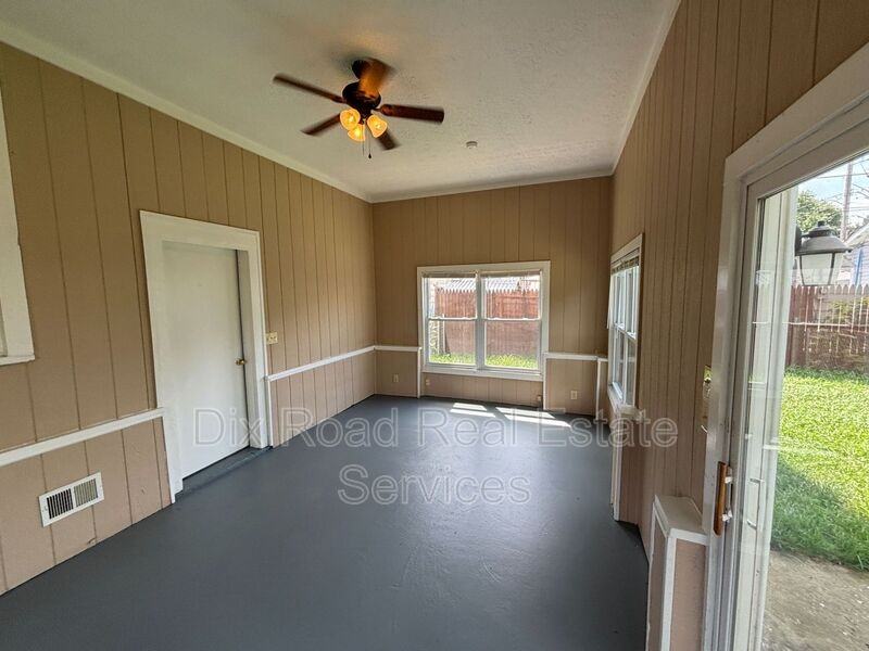 708 Webster Ave - Photo 5 of 22