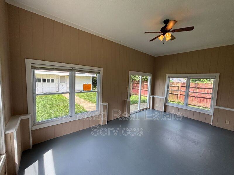 708 Webster Ave - Photo 6 of 22