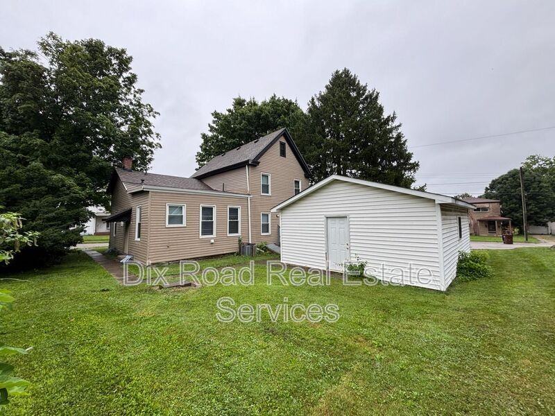 1581 Madison Ave - Photo 3 of 31