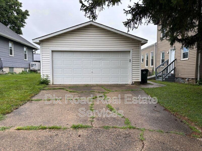 1581 Madison Ave - Photo 4 of 31