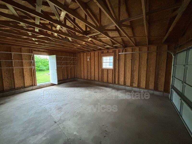 1581 Madison Ave - Photo 5 of 31