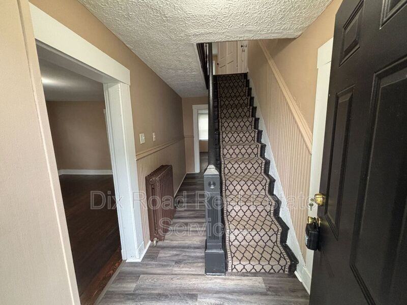 1581 Madison Ave - Photo 6 of 31