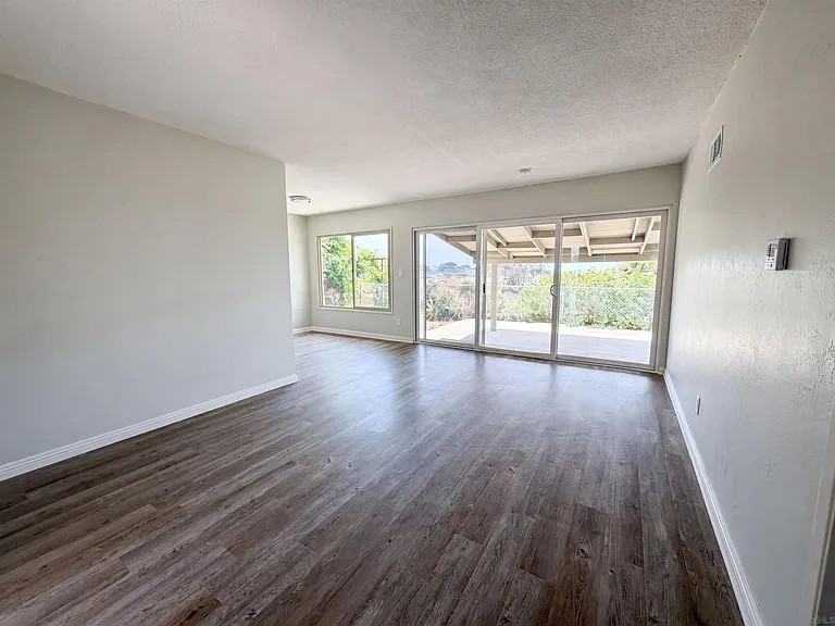 5229 Irwin Avenue - Photo 2 of 9