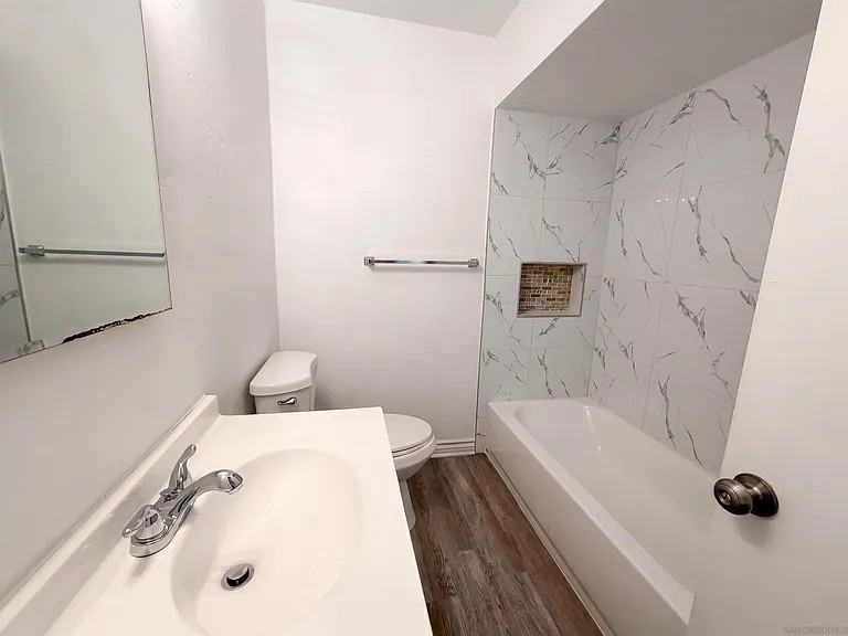 5229 Irwin Avenue - Photo 6 of 9