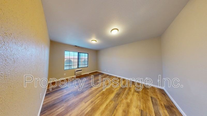 2051 Hilltop Dr - Photo 4 of 8