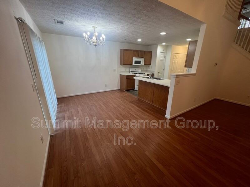 2810 Lakeside Cir - Photo 3 of 16