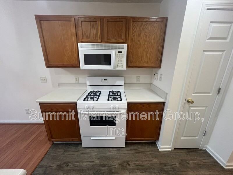 2810 Lakeside Cir - Photo 6 of 16