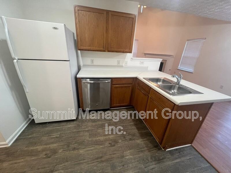 2810 Lakeside Cir - Photo 7 of 16