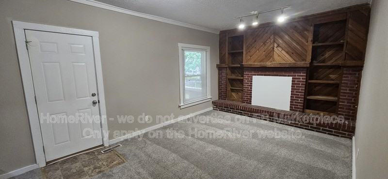 121 N Gladstone Ave - Photo 2 of 15