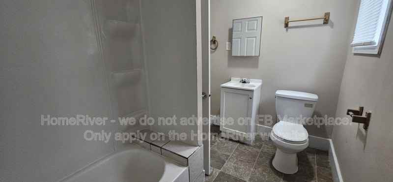 121 N Gladstone Ave - Photo 4 of 15
