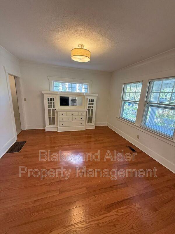 2825 Ne 27th Ave - Photo 2 of 33