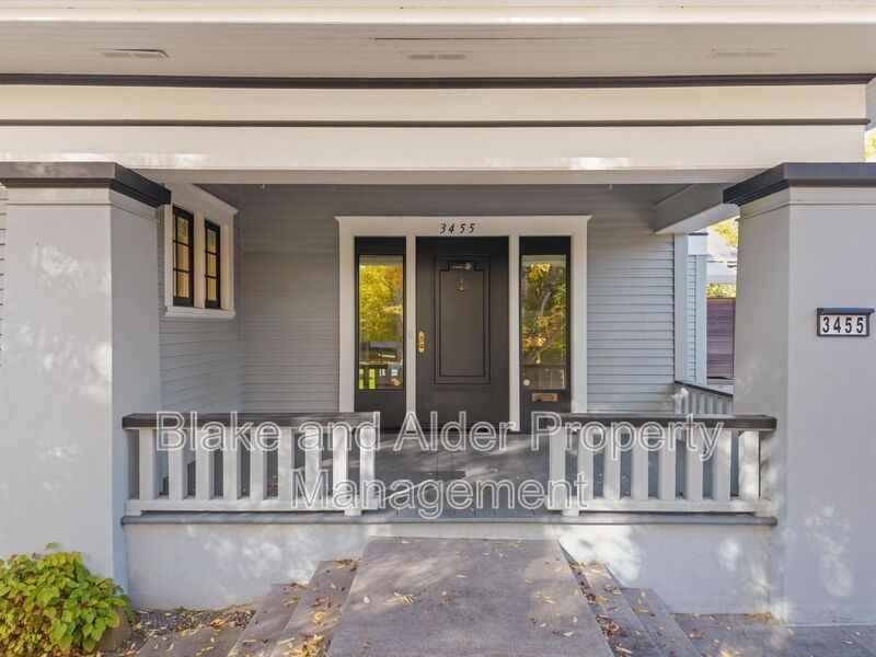 3455 Ne Tillamook St - Photo 5 of 50
