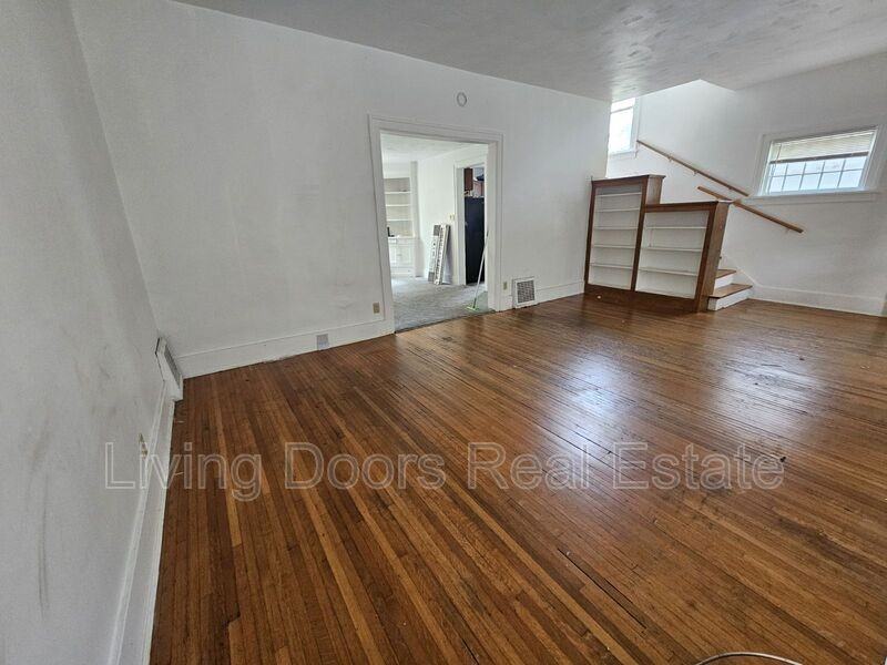 2135 Garfield St - Photo 2 of 8