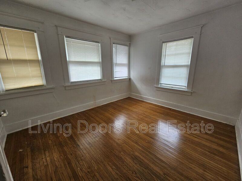 2135 Garfield St - Photo 3 of 8