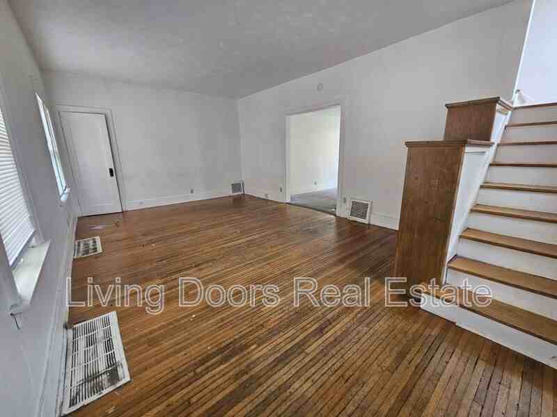 2135 Garfield St - Photo 4 of 8