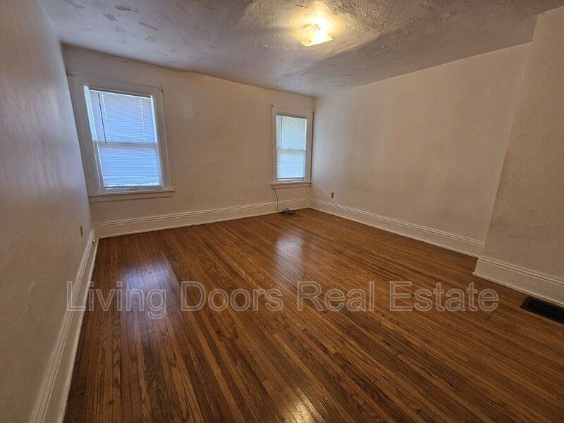 2135 Garfield St - Photo 5 of 8