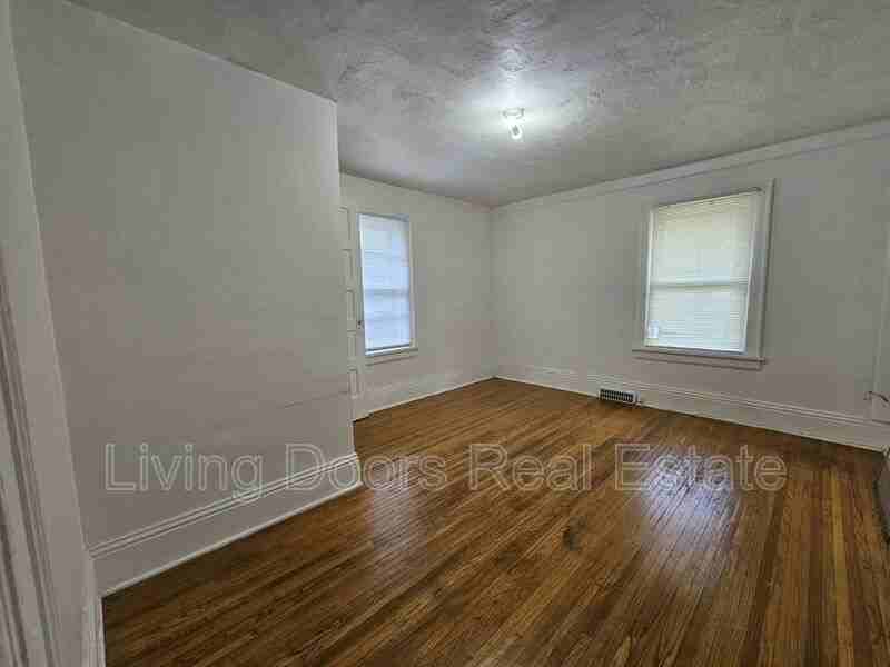 2135 Garfield St - Photo 6 of 8
