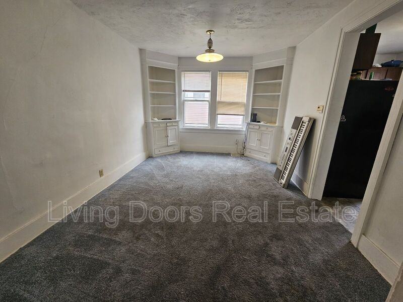 2135 Garfield St - Photo 7 of 8