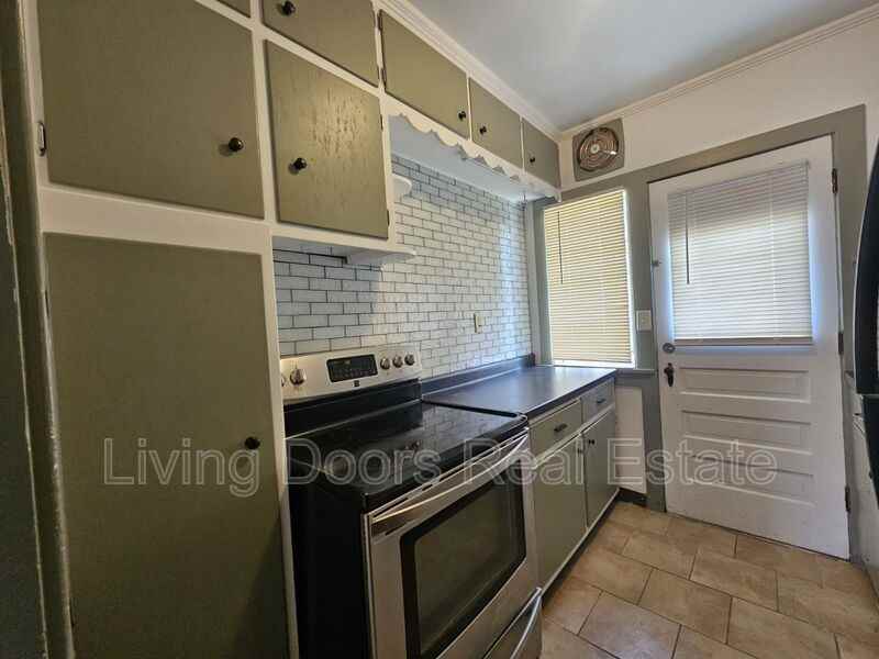 3025 P St - Photo 2 of 16