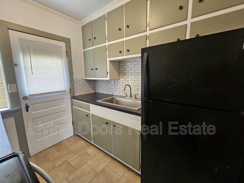 3025 P St - Photo 3 of 16