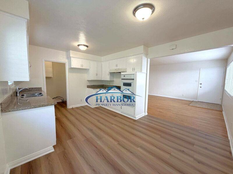 943 W 13th St #B - Photo 5 of 17