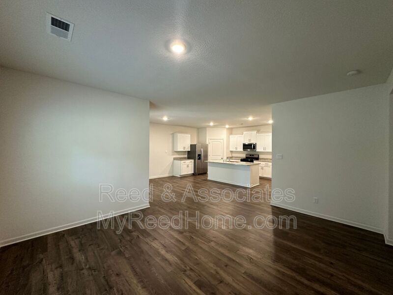 180 Driftwood Loop - Photo 3 of 14