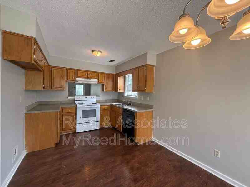 6935 Hillindale Dr - Photo 3 of 12