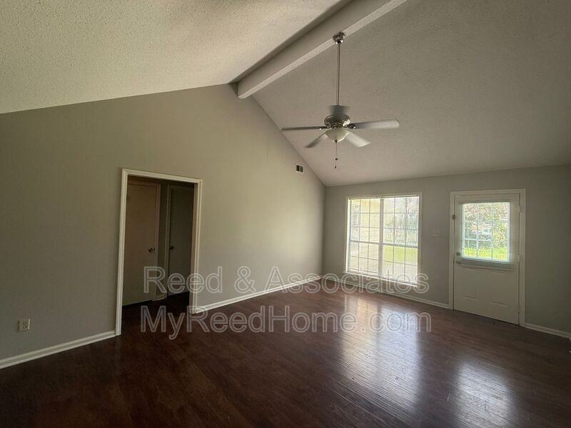 6935 Hillindale Dr - Photo 4 of 12