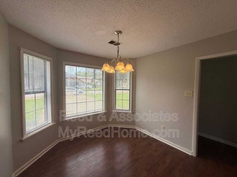 6935 Hillindale Dr - Photo 5 of 12