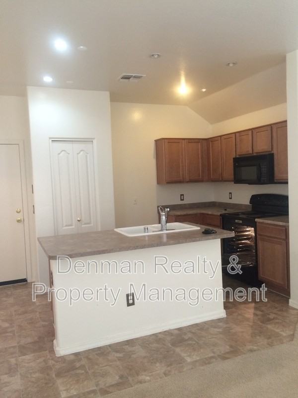 3914 S 52nd Ln - Photo 4 of 17