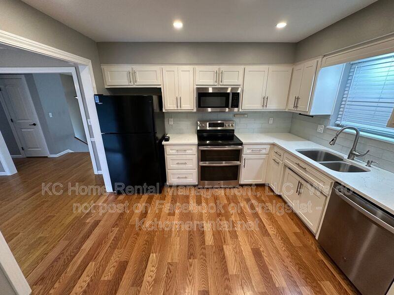 8704 Nw Shannon Ave - Photo 5 of 36