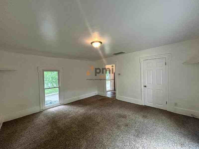 602 Indiana Ave #2E - Photo 3 of 12