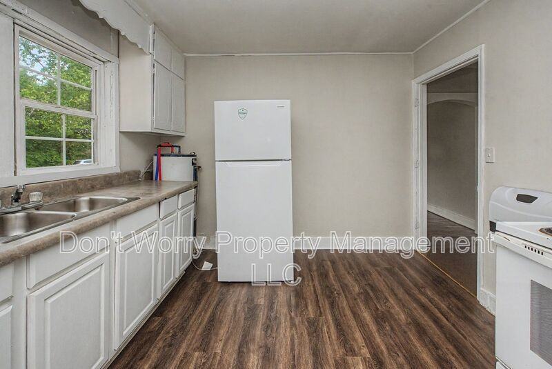 404 Carroll St - Photo 2 of 8