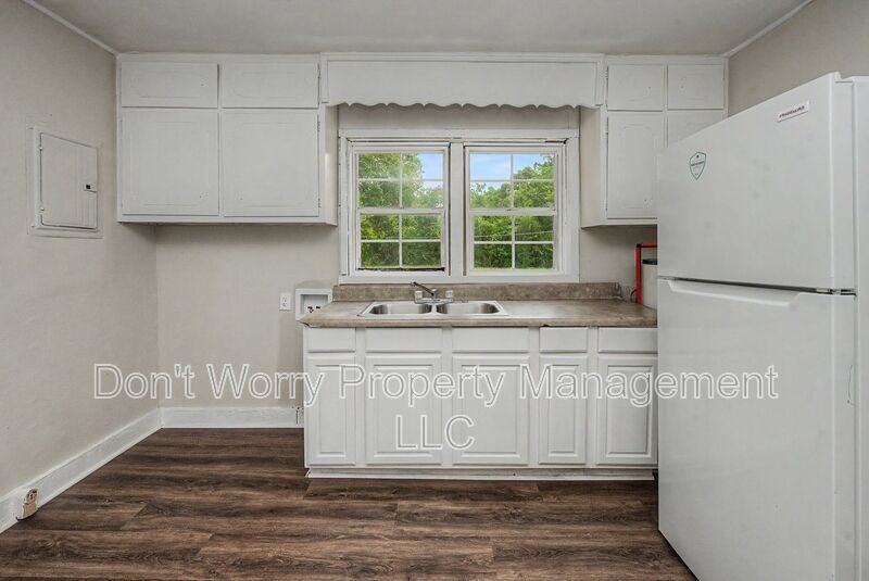 404 Carroll St - Photo 3 of 8